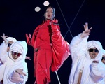 Rihanna tiết lộ mang thai em bé thứ hai, vẫn trình diễn cực 'sung' tại Super Bowl Halftime Show