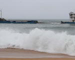 Thời tiết bất lợi, khó tiếp cận rút dầu, ứng cứu tàu Hoàng Gia 46 mắc cạn