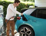 Xung lực mới cho thị trường xe ô tô điện ở Mỹ