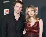 Bạn gái Robert Pattinson xác nhận mang thai