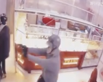 Bắt giữ nghi can dùng súng cướp tiệm vàng tại Trà Vinh