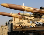 Iran ra mắt máy bay không người lái trang bị tên lửa