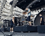 Tổng duyệt đêm diễn của Maroon 5 tại Phú Quốc: Dàn âm thanh 'đỉnh chóp', Tóc Tiên được Touliver hộ tống ra tận sân khấu