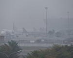 Sương mù dày đặc khiến nhiều chuyến bay ở Nội Bài phải chuyển hướng