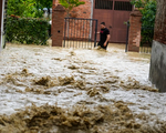 Lũ lụt nghiêm trọng ở Italy khiến ít nhất 13 người thiệt mạng, phá hủy nhà cửa và đường sá