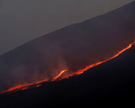 Núi lửa Etna phun trào, các chuyến bay đến sân bay Catania ở Sicily bị đình chỉ