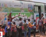 Lớp học trên xe bus dành cho trẻ em vùng động đất Syria