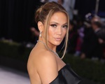 Phim mới của Jennifer Lopez dừng ghi hình do cuộc đình công của các biên kịch