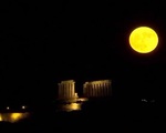 Siêu trăng Sấm Sét xuất hiện với vẻ đẹp huyền ảo tại nhiều quốc gia