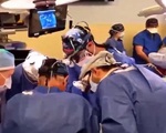 Bác sĩ Mỹ thực hiện ca ghép tim lợn cứu người đang hấp hối