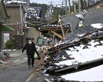 Thủ tướng Nhật Bản thăm khu vực xảy ra động đất, tăng cường nỗ lực cứu trợ