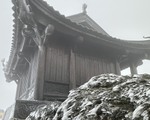 Băng tuyết phủ trên đỉnh Yên Tử khi nhiệt độ xuống 0 độ C