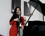 Hồng Nhung khoe phòng nhạc sang trọng, Mỹ Tâm sở hữu thành tích hiếm nghệ sĩ Việt đạt được