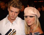 Người hâm mộ của Britney Spears đồng lòng 'chặn đường' Justin Timberlake trên các BXH âm nhạc