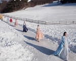 Dàn mẫu Việt catwalk trên tuyết trắng, dưới cái lạnh -8 độ tại Hàn Quốc