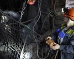 Thiếu nhân lực, phụ nữ Ukraine xuống hầm mỏ làm việc