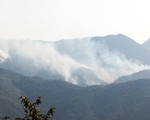 Huy động hàng trăm người chữa cháy rừng ở Yên Bái