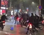 Nhóm thanh thiếu niên cầm xẻng đánh người trên đường phố Hà Nội