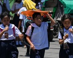 Học sinh 7.000 trường ở Phillipines học trực tuyến vì nắng nóng