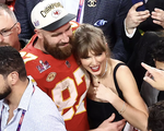 Hẹn hò Taylor Swift, Travis Kelce đang sống 'cuộc đời hạnh phúc nhất'