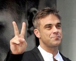 Robbie Williams đi vào lịch sử bảng xếp hạng
