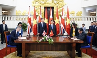 Vietnamese and UK Prime Ministers hold talks with focus on enhancing ties