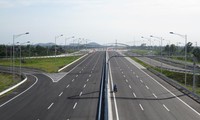 New expressway cuts Hanoi-Hai Phong travel time by half
