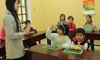 The importance of teaching sign language to deaf children