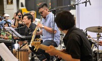 Hanoi band promotes jazz-folk fusion