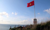 Sovereignty flag pole unveiled on Phu Quy Island