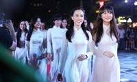 HCMC charms tourists with ao dai show on walking street