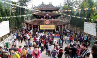 Visitors flock to Huong Pagoda Festival