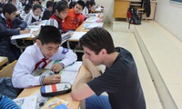 US volunteers help Vietnamese children