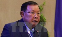 Lao Party chief pays official friendly visit to Vietnam