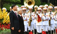Party chief chairs welcome ceremony for Xi Jinping