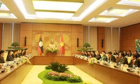 Lao National Assembly chairwoman visits Vietnam