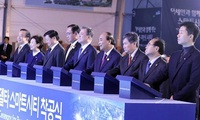 PM Nguyen Xuan Phuc attends groundbreaking ceremony of smart city in Busan