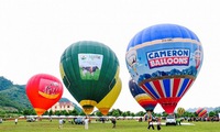2nd International Air Balloon Festival opens in Moc Chau