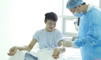 Vietnamese doctors successfully carry out first simultaneous forearm transplant