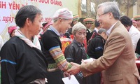 Tet gifts reach policy beneficiaries and needy people