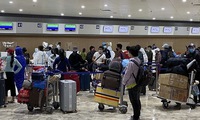 Vietnamese expatriates in Philippines return home