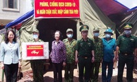 Politburo member Truong Thi Mai visits Thanh Loa Border Guard