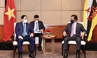 PM meets Sultan of Brunei on sidelines of ASEAN Leaders’ Meeting