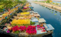 Spring flower market 'on the wharf under the boat' kicks off