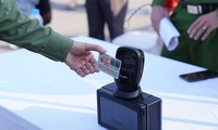 Hanoi deploys device to scan QR codes on Chip-based ID cards