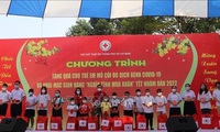 Poor, AO victims receive Tet gifts from Vietnam Red Cross Society