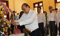 President Nguyen Xuan Phuc pays tribute to former PM Vo Van Kiet