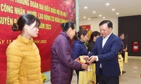 Party and State leaders pay Tet visits to policy beneficiary families