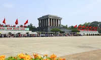 President Ho Chi Minh Mausoleum welcomes over 52,000 visitors during three holiday days
