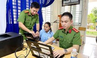 Chip-based ID cards issued to 186 disabled citizens in Ho Chi Minh City